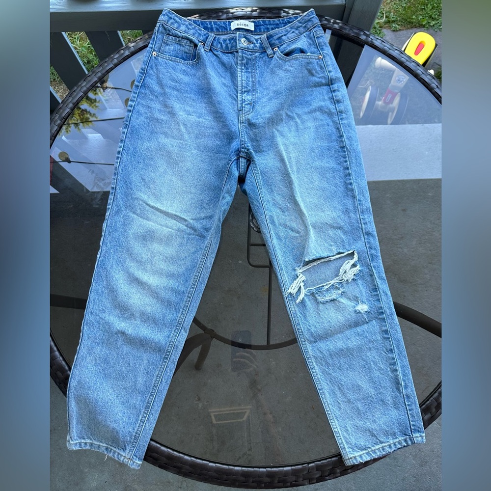 Décor High Rise Distressed Ripped Knee Straight Leg Blue Denim Jeans